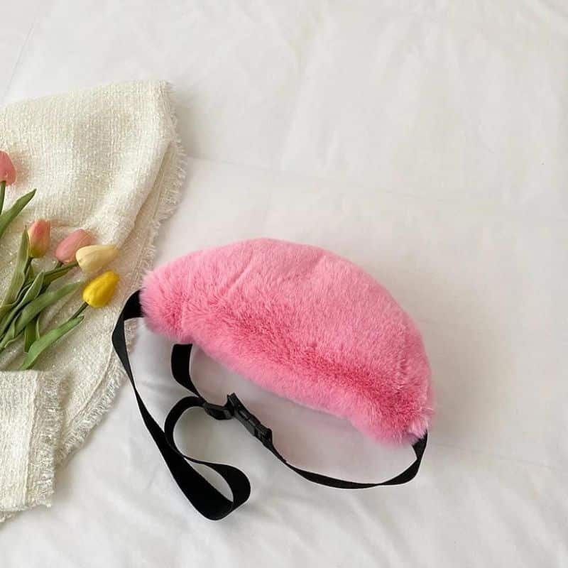 sac banane fourrure rose vue de dos