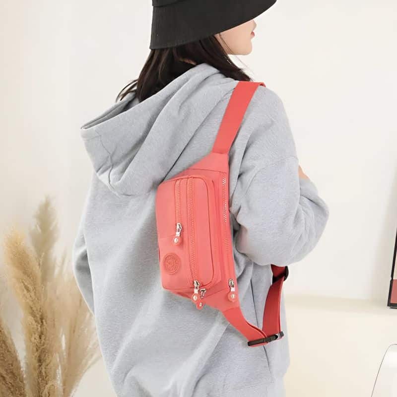 sac banane multipoches rose à l'épaule