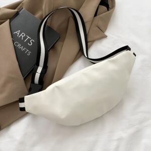 sacoche ventrale en cuir pour femme vue de dos