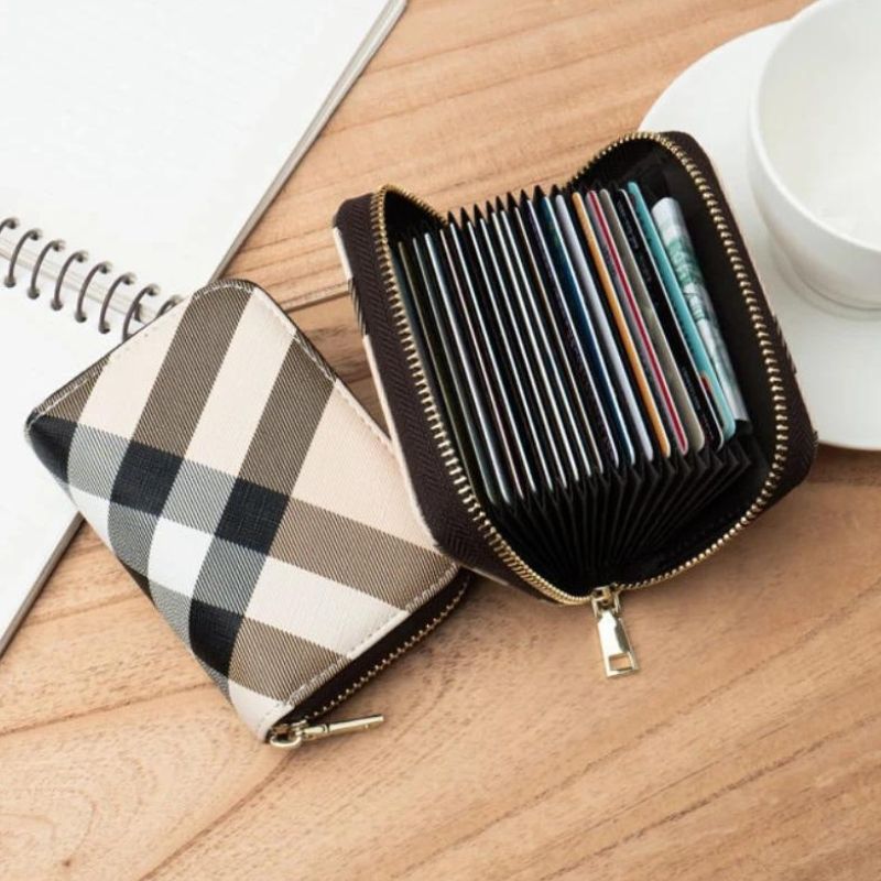 Mini portefeuille avec nombreux espaces 